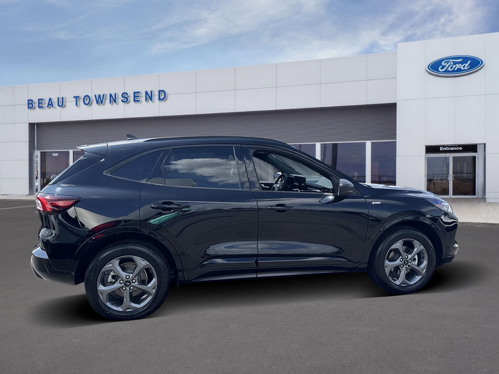 2023 Ford Escape ST-Line photo 2