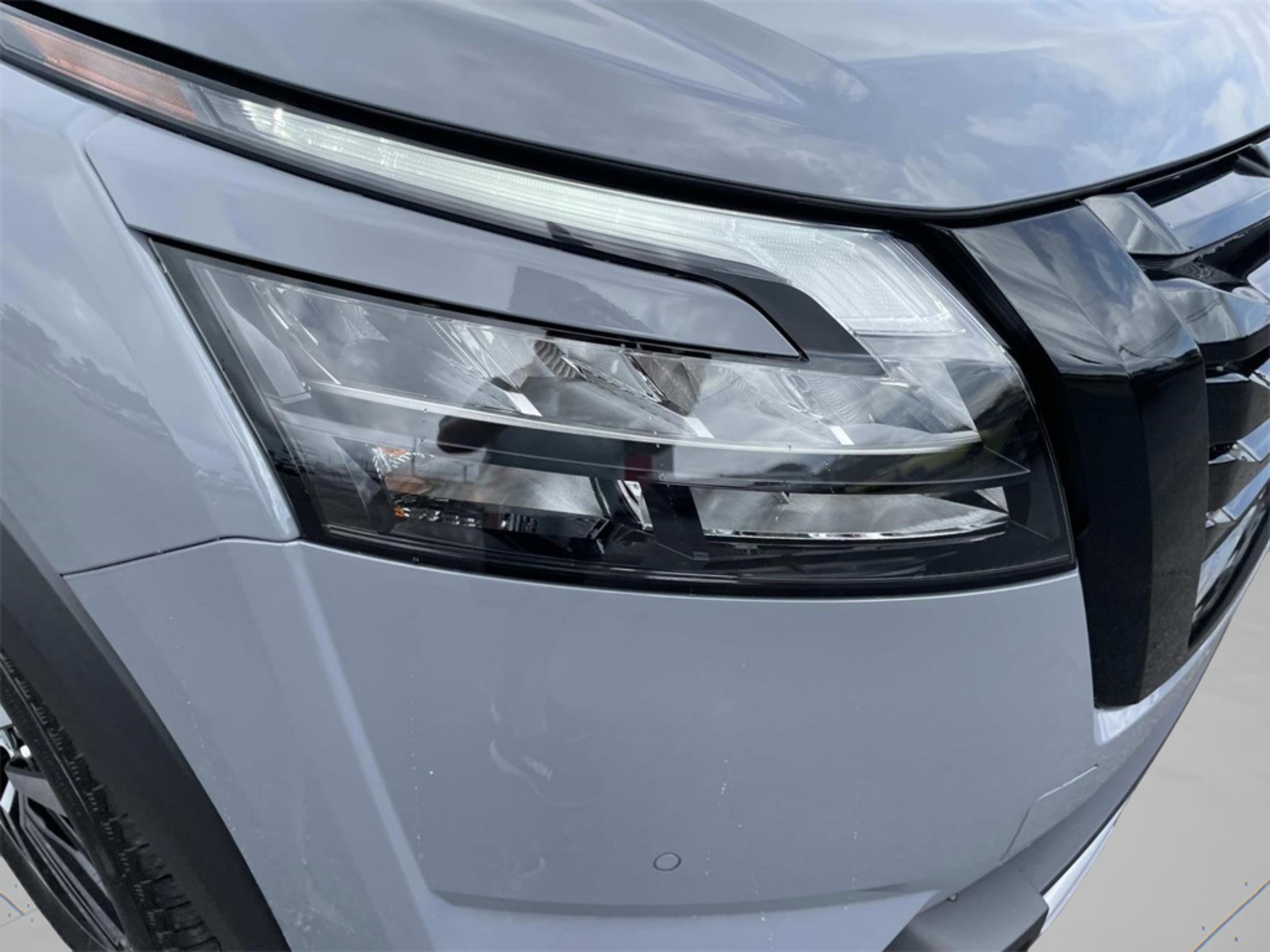 2025 Nissan Pathfinder Platinum photo 23