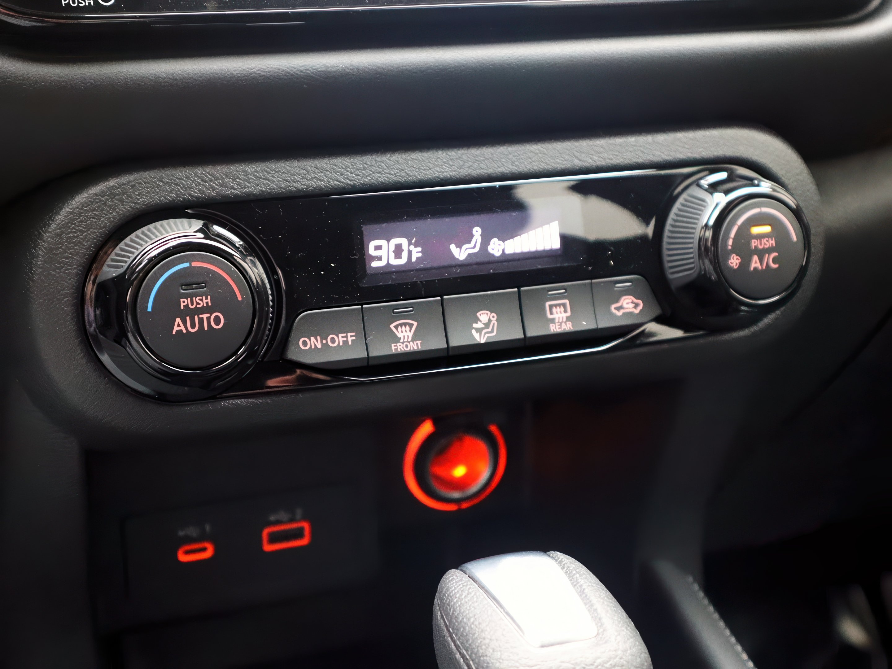 2025 Nissan Kicks SR photo 14