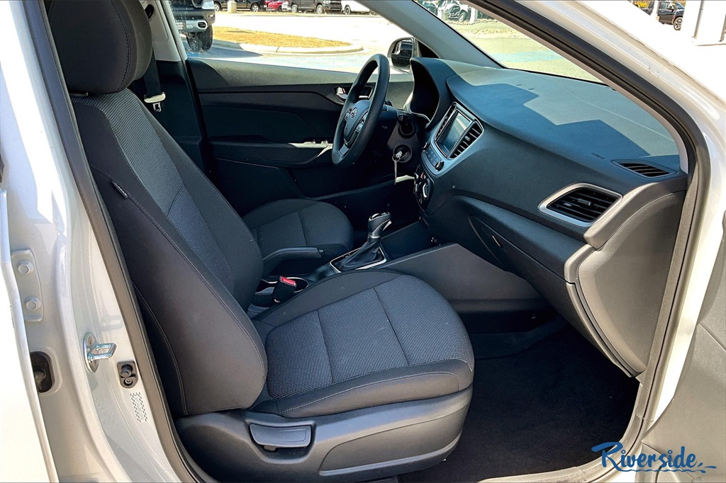 2022 Hyundai Accent SEL photo 22