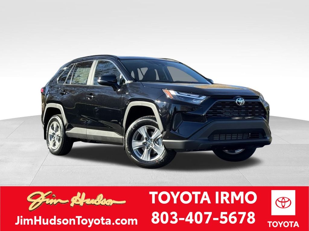 2025 Toyota RAV4 XLE's photo