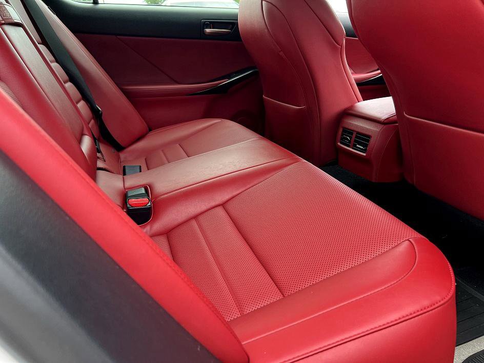 2024 Lexus IS 300 F SPORT photo 25