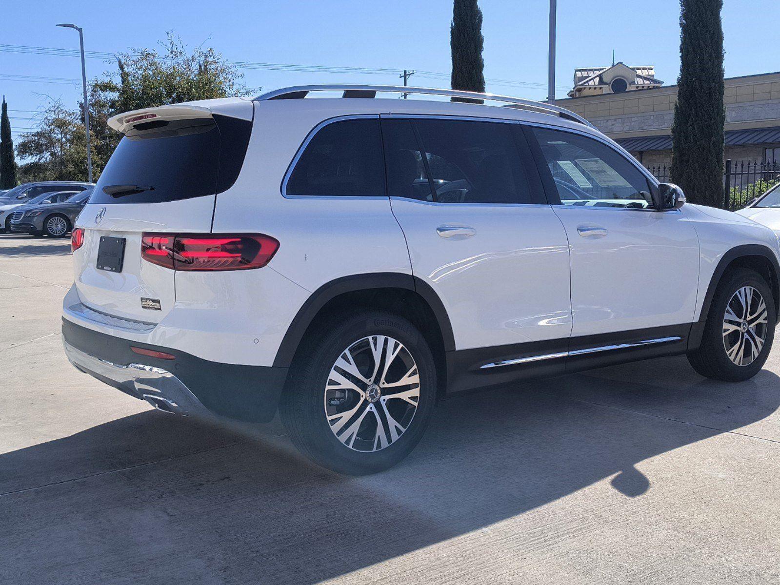 2025 Mercedes Benz GLB 250 photo 3
