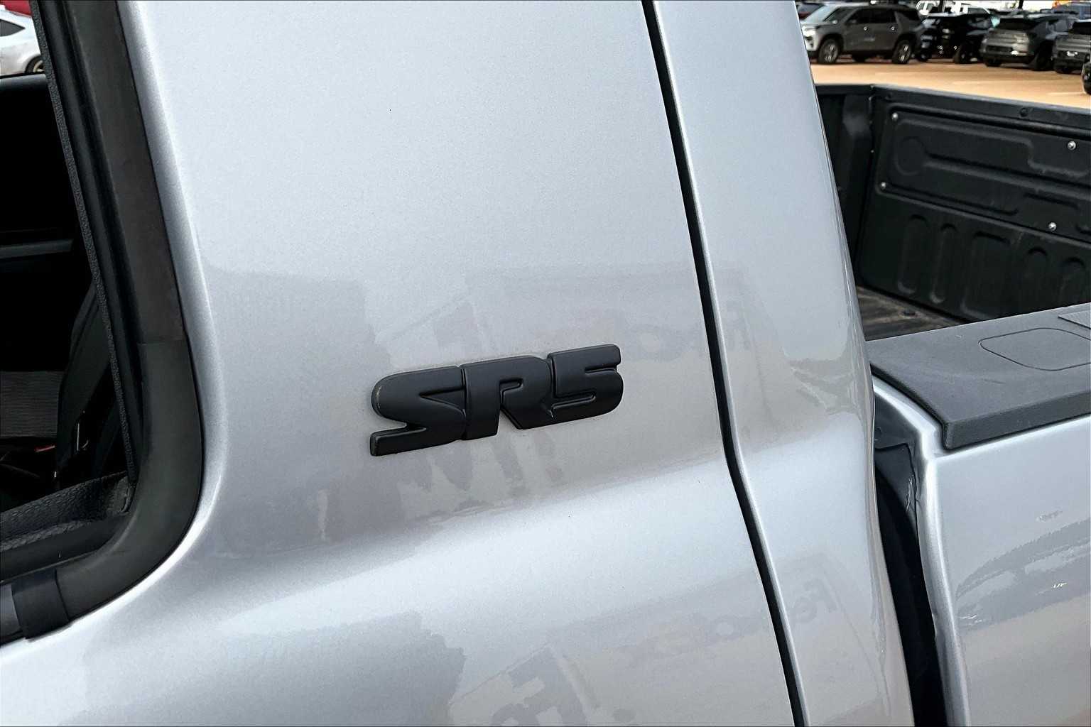 2017 Toyota Tundra SR5 photo 9
