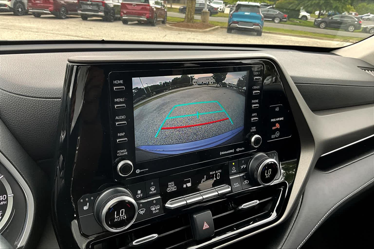 2020 Toyota Highlander Hybrid XLE photo 26