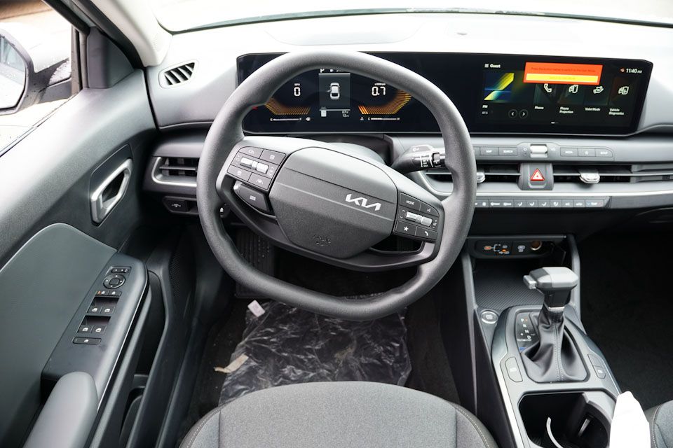 2025 Kia K4 LXS photo 12