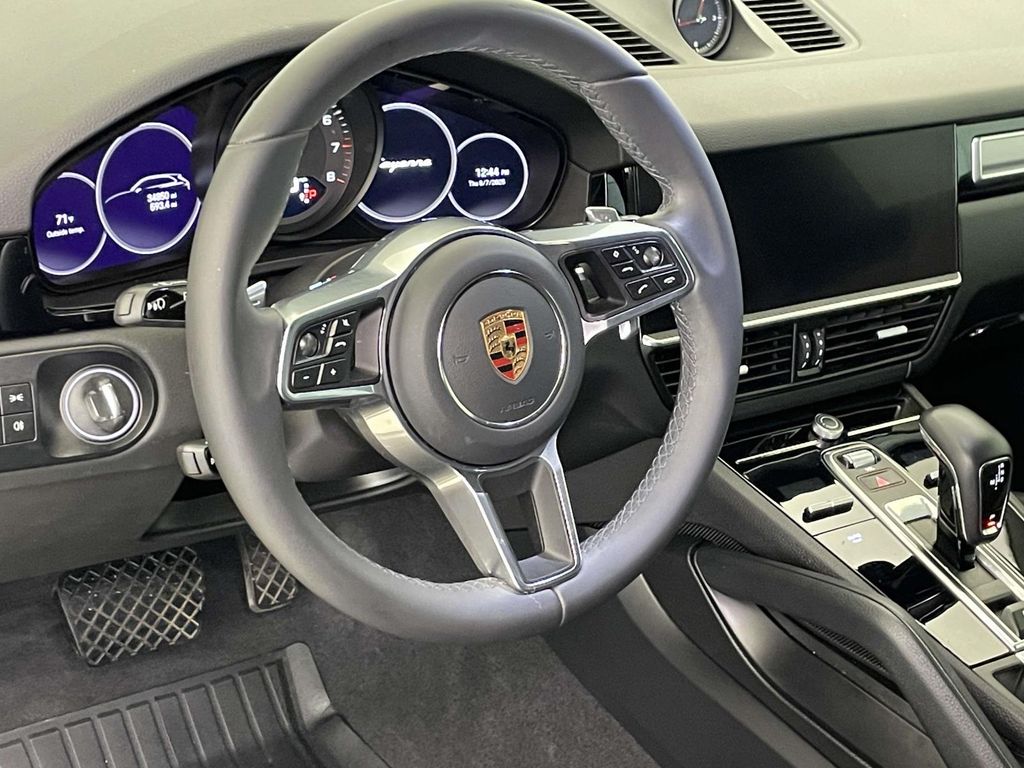 2023 Porsche Cayenne Platinum Edition photo 4