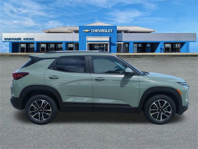 2026 Chevrolet Trailblazer LT photo 2
