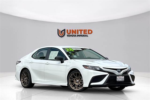 2024 Toyota Camry SE's photo