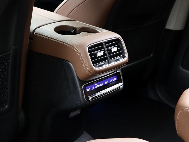 2026 Mercedes Benz GLS 450 4MATIC photo 15