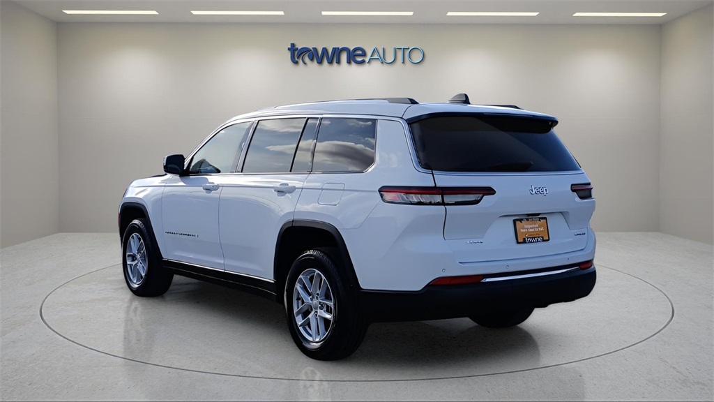 2023 Jeep Grand Cherokee Laredo photo 3