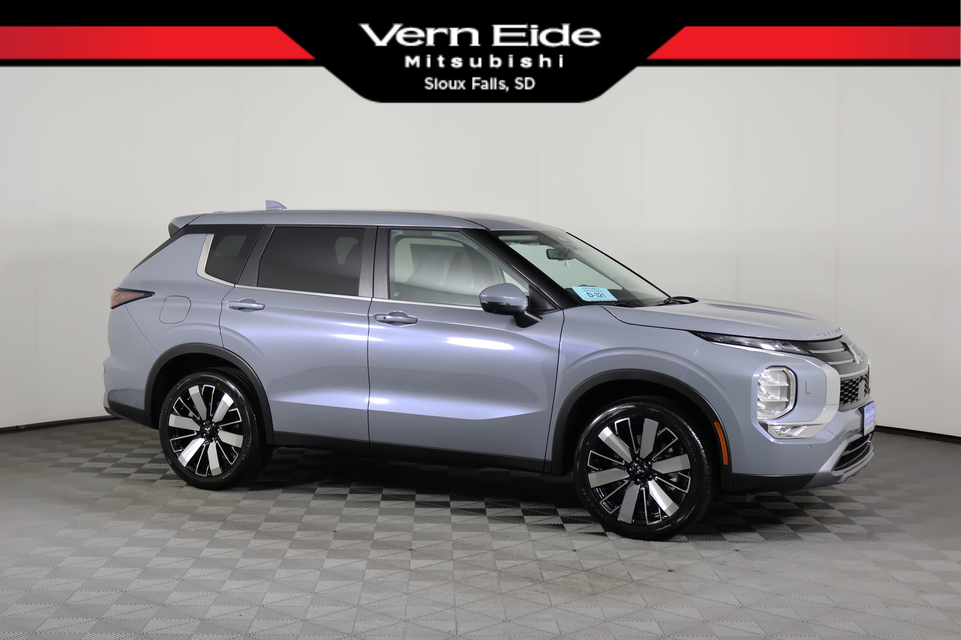 2025 Mitsubishi Outlander SE's photo