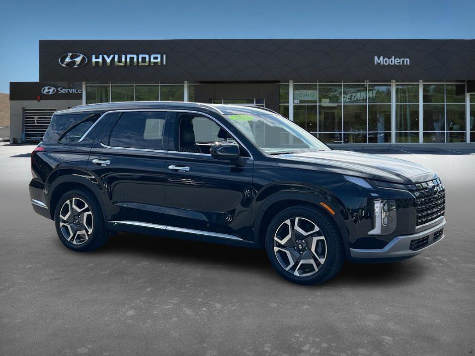2023 Hyundai Palisade Limited photo 2