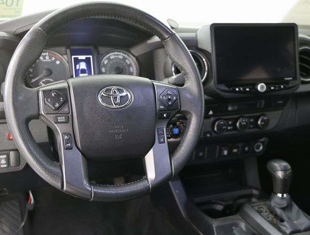 2021 Toyota Tacoma TRD Sport photo 3