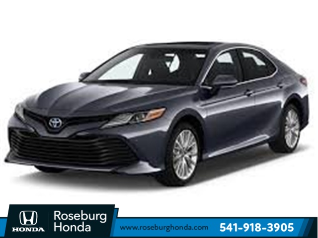 2020 Toyota Camry SE's photo