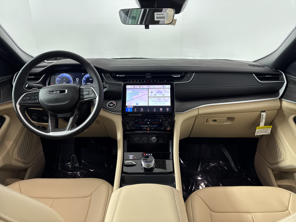 2025 Jeep Grand Cherokee Limited photo 3