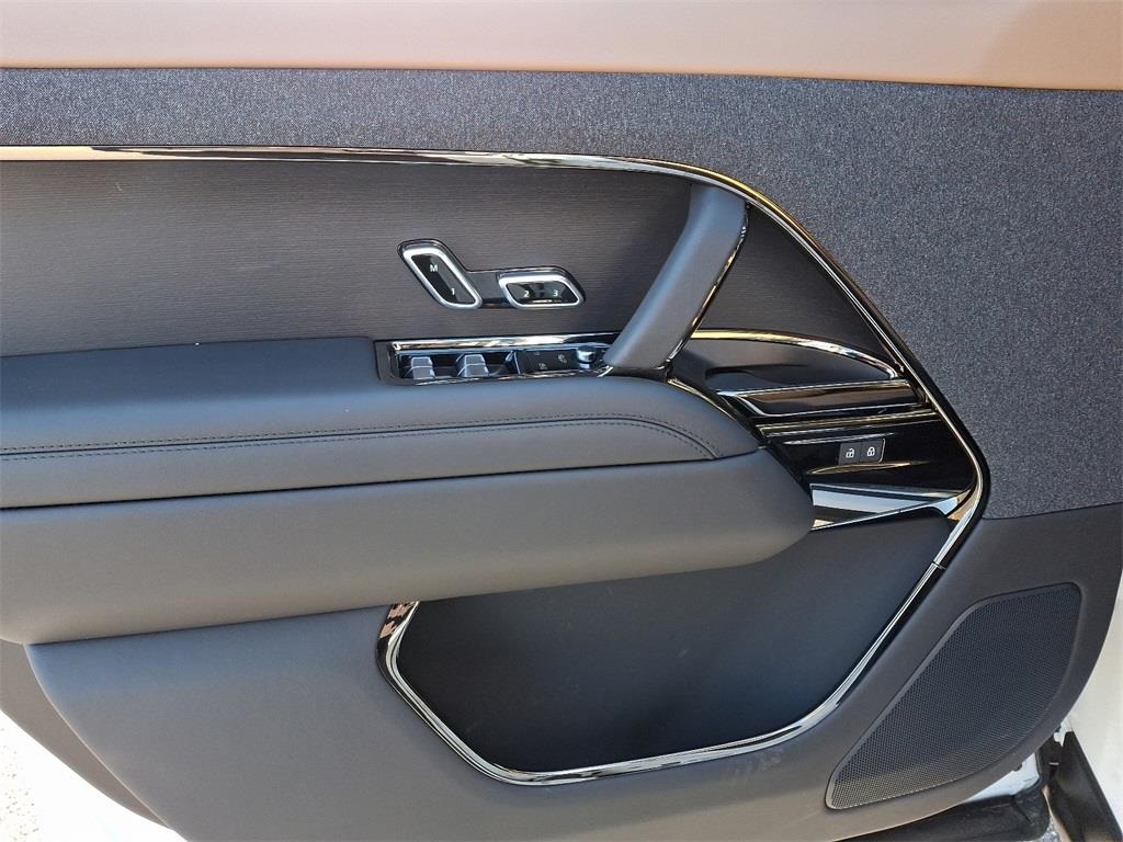 2025 Land Rover Range Rover Sport SE photo 6