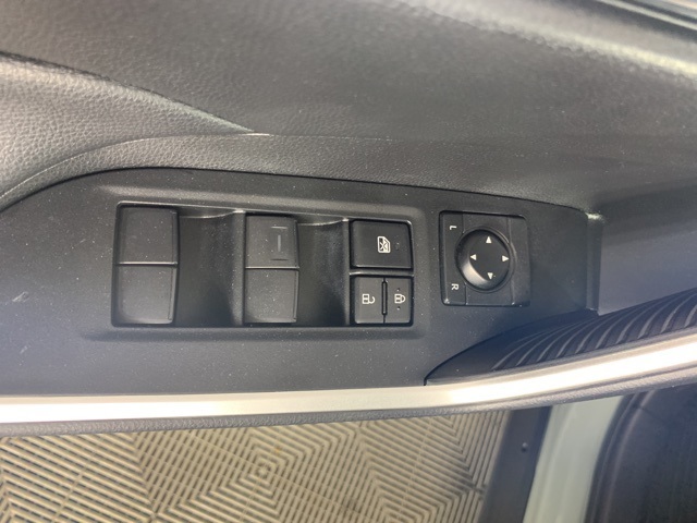 2021 Toyota RAV4 Hybrid XLE photo 22