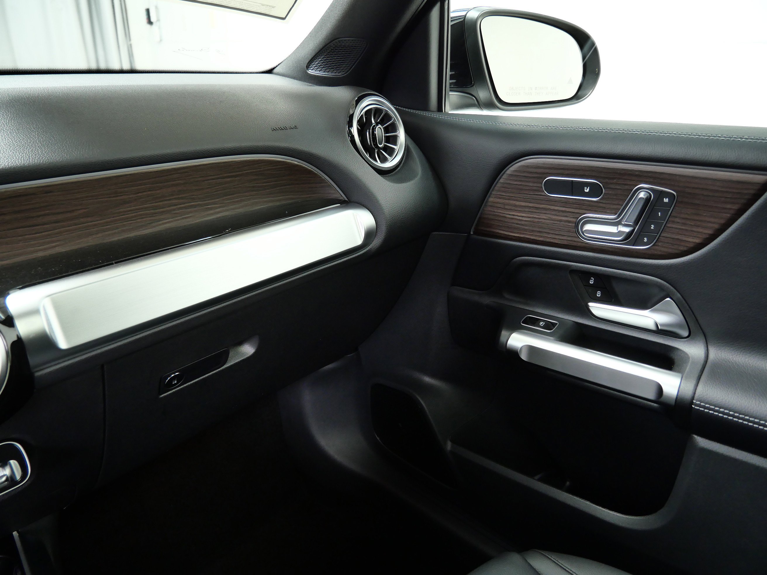 2026 Mercedes Benz GLB 250 4MATIC photo 8