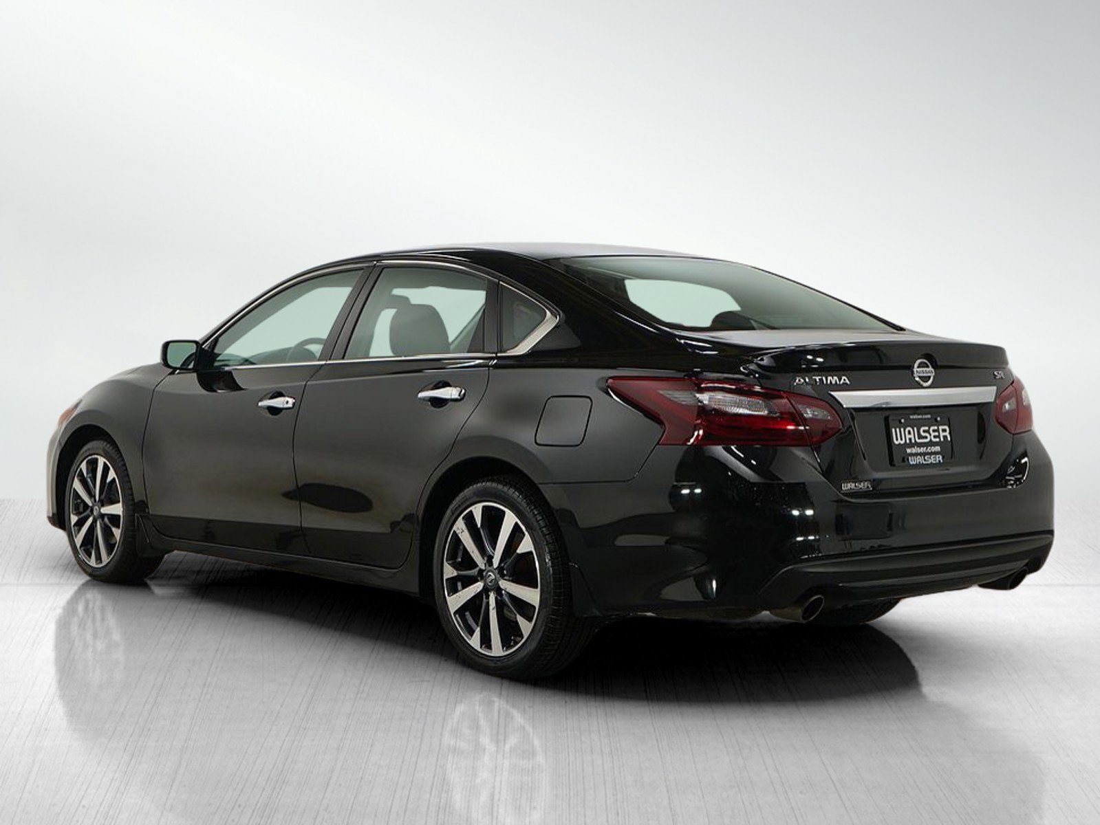 2017 Nissan Altima 2.5 SR photo 3
