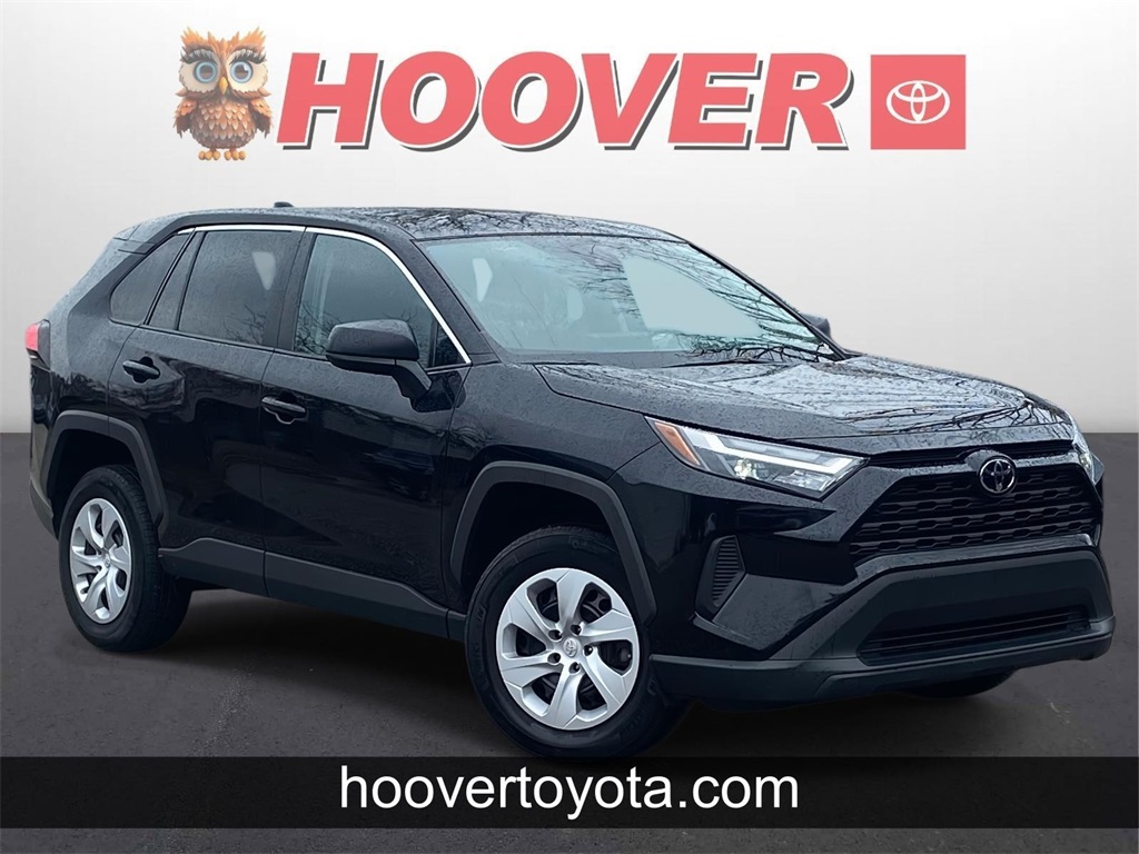 2024 Toyota RAV4 LE's photo