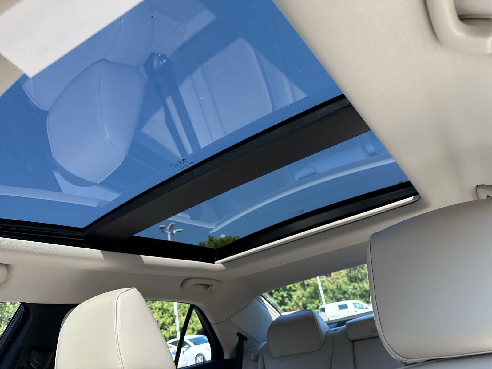 2022 Chrysler 300 Touring L photo 25
