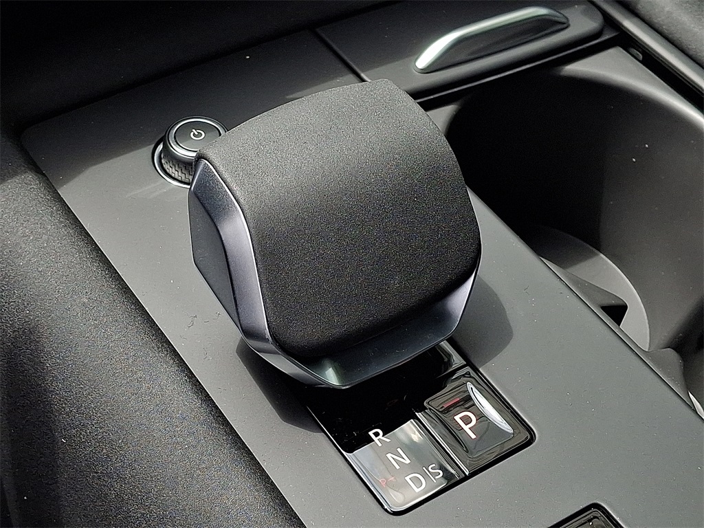 2025 Land Rover Discovery S photo 11
