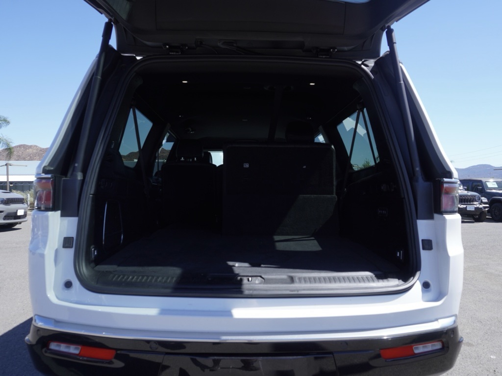 2023 Jeep Wagoneer L Series II photo 5