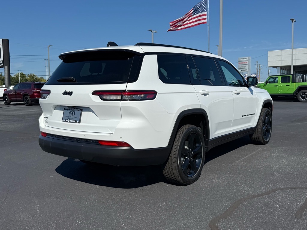 2025 Jeep Grand Cherokee Altitude photo 3