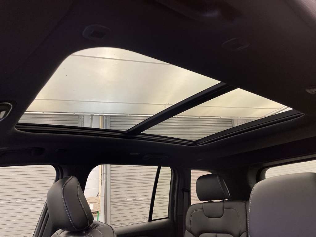 2025 Jeep Grand Cherokee Limited photo 9