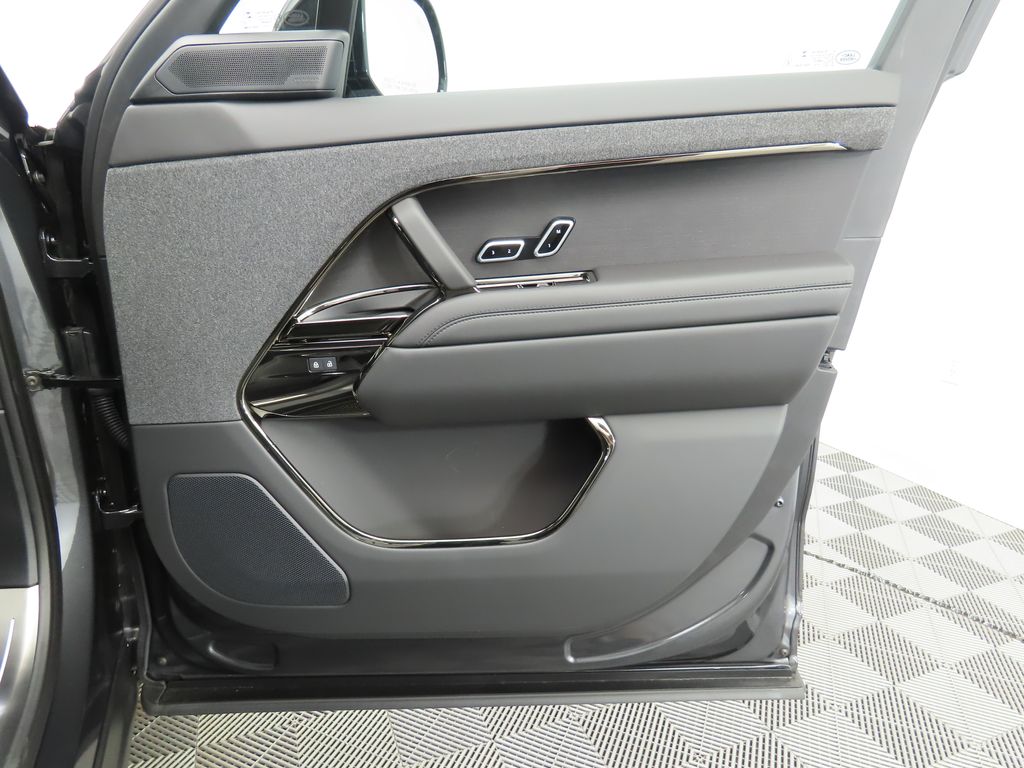 2025 Land Rover Range Rover Sport SE photo 22