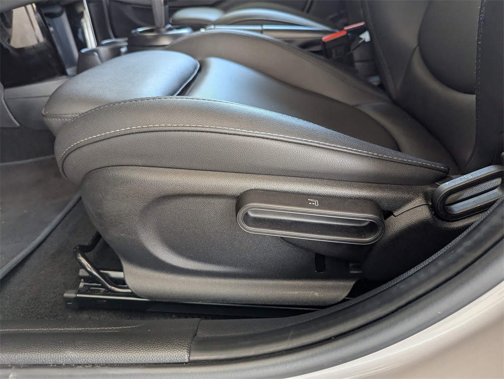 2024 Mini Cooper Hardtop Signature photo 10