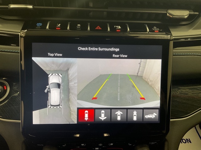 New 2024 Bright White Clear-Coat Exterior Paint Jeep Trailhawk 4xe image 19