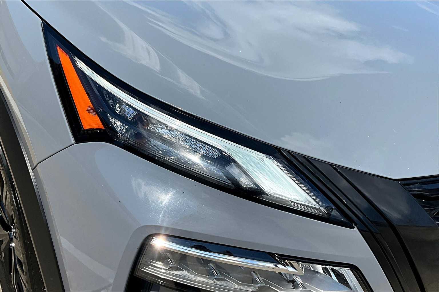 2023 Nissan Rogue SV photo 25