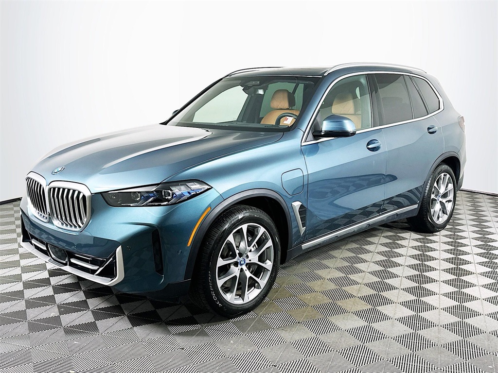 2025 BMW X5 50e's photo