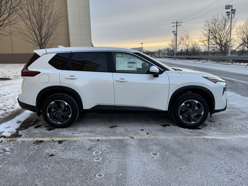 2025 Nissan Rogue SV photo 3