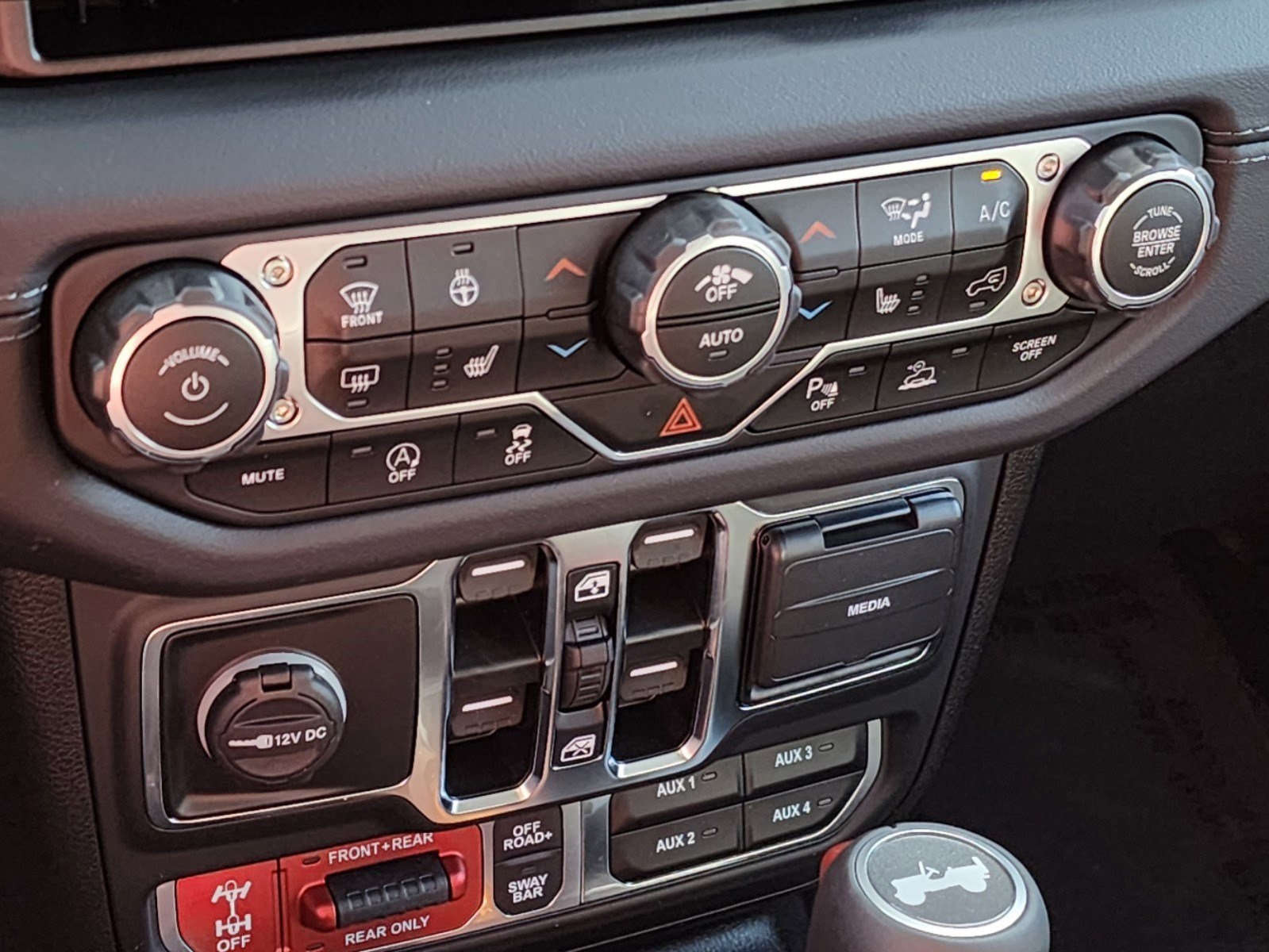 2025 Jeep Wrangler Rubicon X photo 17