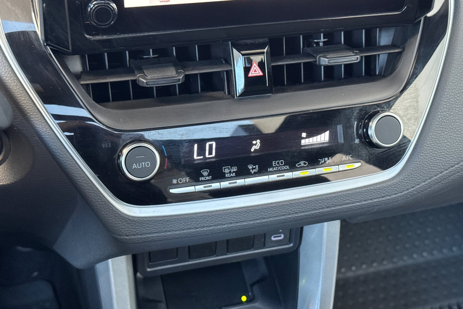 2024 Toyota Corolla Cross Hybrid SE photo 23