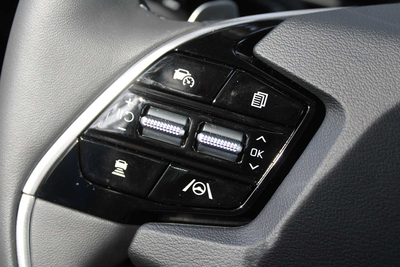 2025 Kia Niro SX photo 23