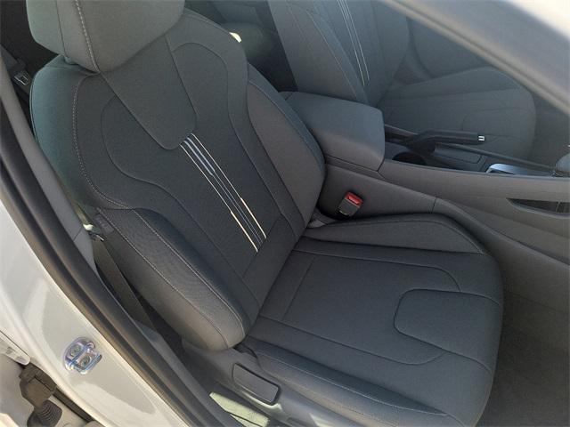 2025 Hyundai Elantra SEL Sport photo 16