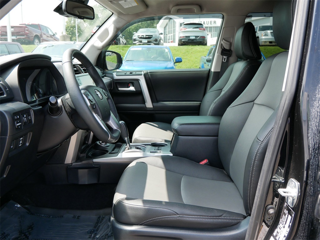 2020 Toyota 4Runner SR5 photo 10