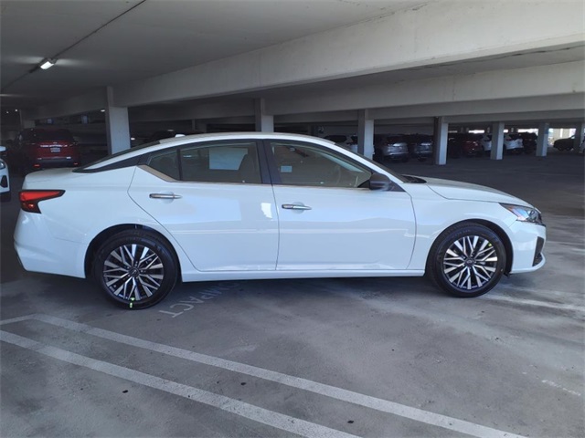 2025 Nissan Altima 2.5 SV photo 4