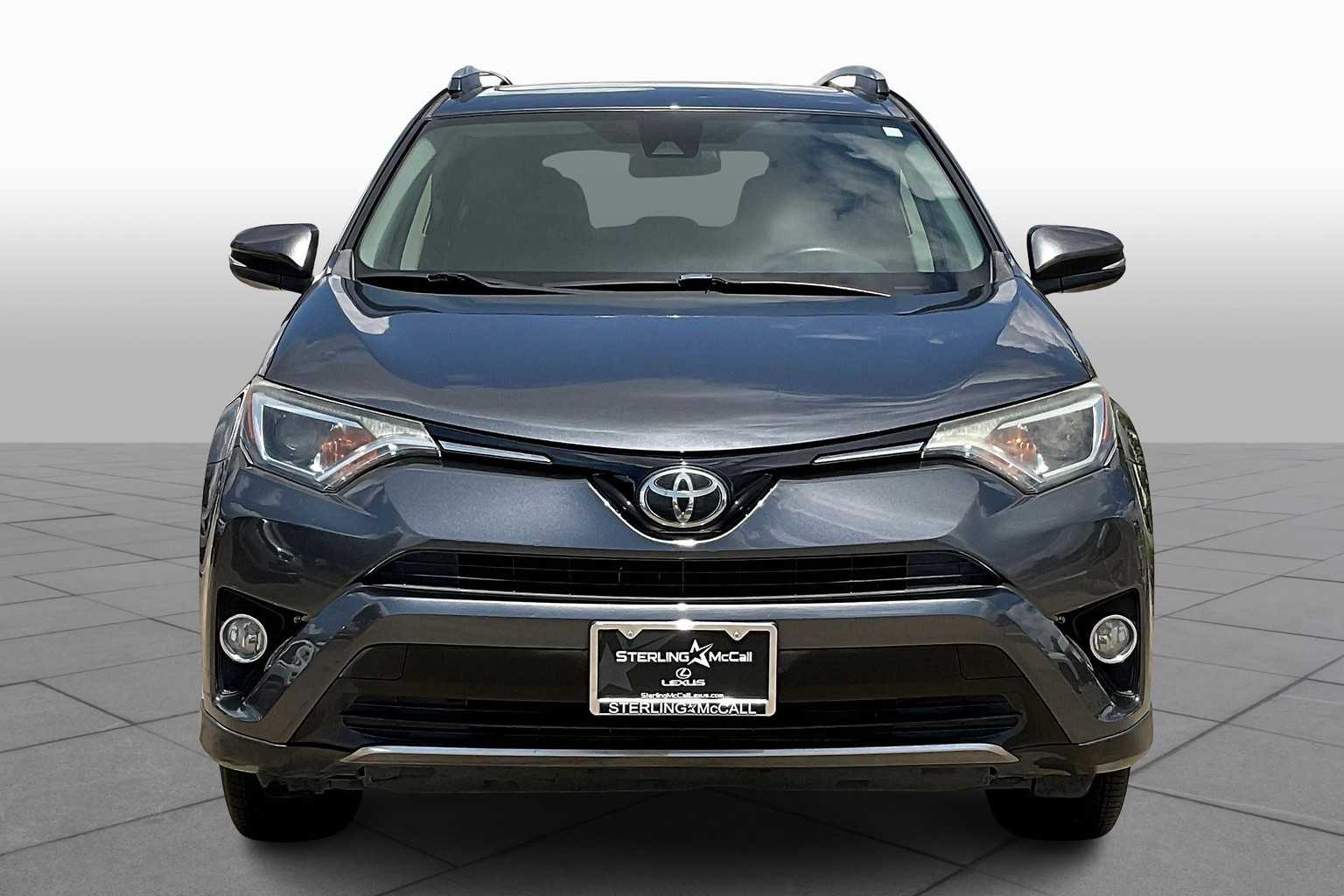 2017 Toyota RAV4 XLE photo 3