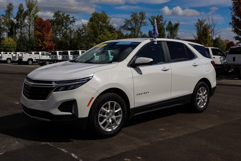 2024 Chevrolet Equinox LT photo 2