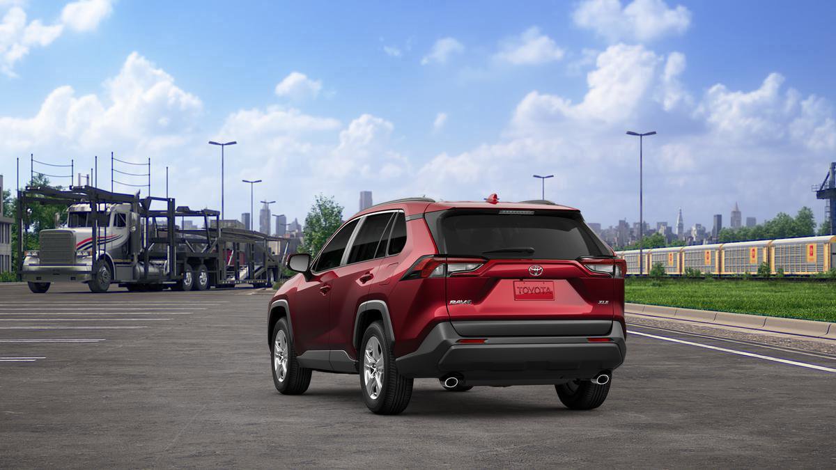 2025 Toyota RAV4 XLE's photo