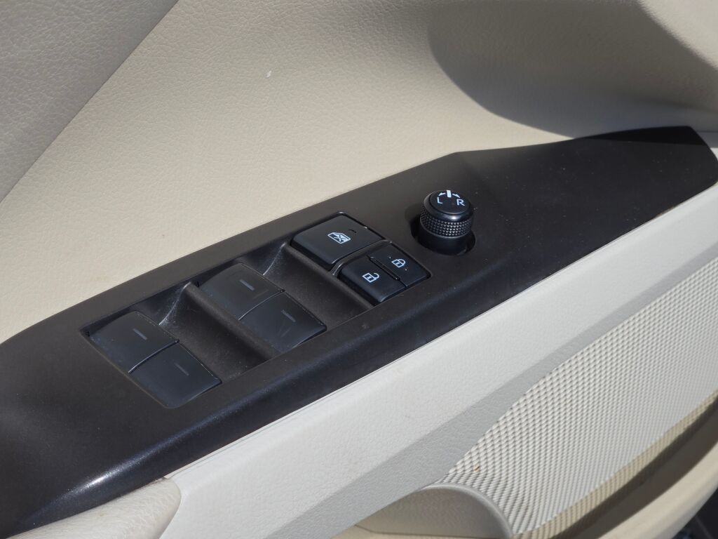 2022 Toyota Camry LE photo 19