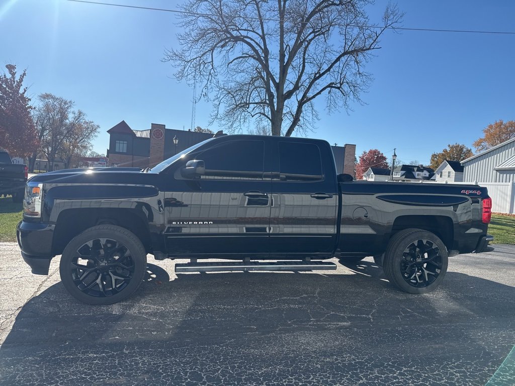 2017 Chevrolet Silverado 1500 LT photo 3