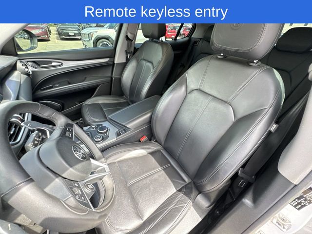 2019 Alfa Romeo Stelvio Base photo 10