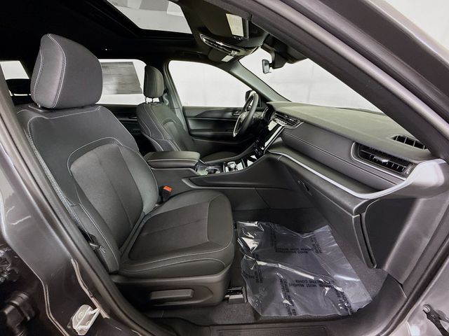 2025 Jeep Grand Cherokee Laredo X photo 28