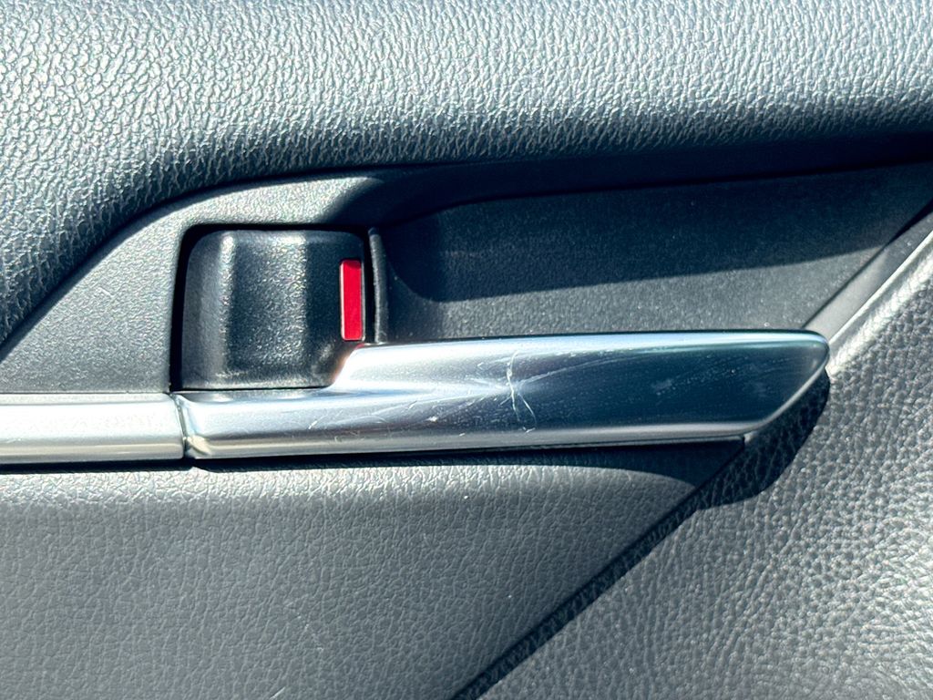 2022 Toyota Camry SE photo 12
